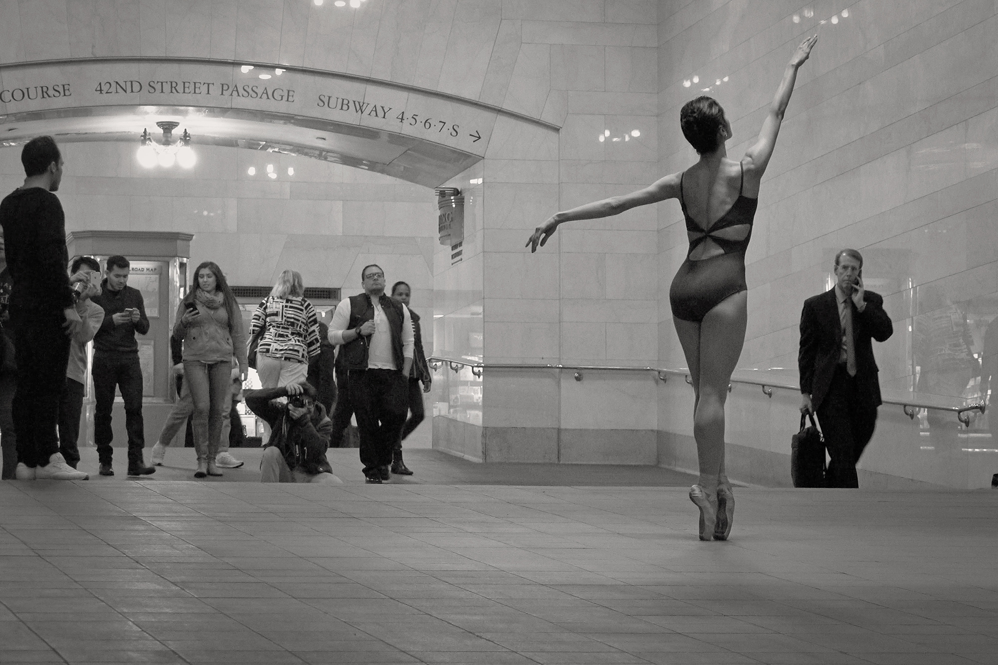 Christoph Radke, New York City, Grand Central Station, a ballet dancer, 2016
